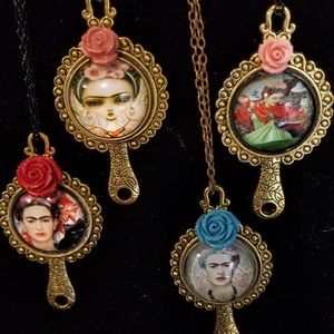Frida Pendant & Chain